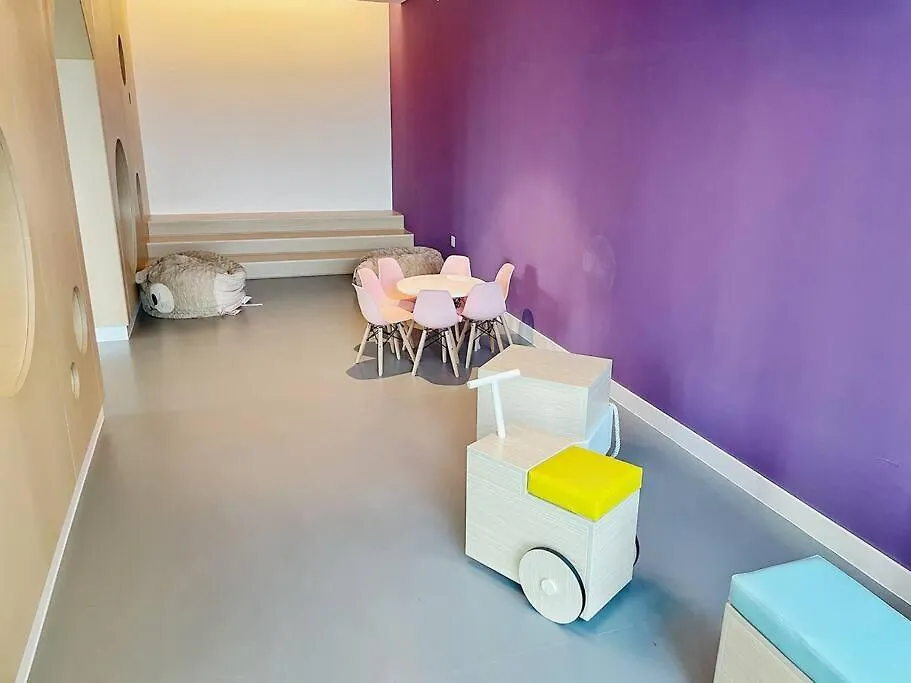 Downtown, Burj Khalifa Views, Dubai Mall Connected Apartment